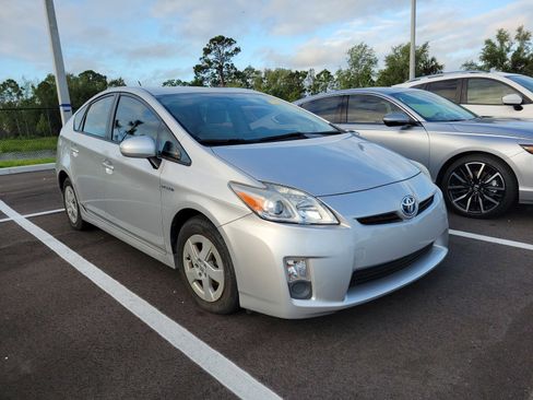 Used 2010 Toyota Prius Five image 2