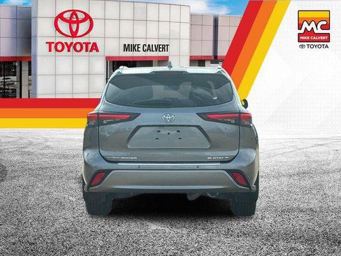 Certified 2026 Toyota Highlander Platinum AWD/4WD image 4