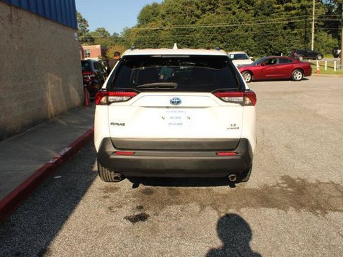 Used 2022 Toyota RAV4 LE AWD/4WD image 5