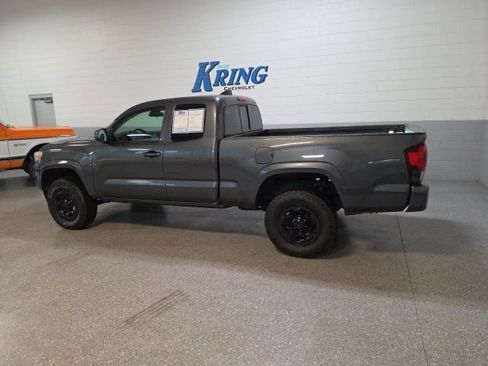 Used 2023 Toyota Tacoma SR w/ SR Convenience Package AWD/4WD image 2