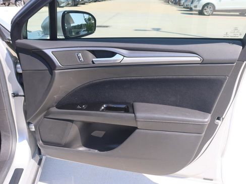 Used 2016 Ford Fusion SE image 12