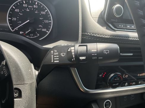 Used 2023 Nissan Rogue SV w/ SV Premium B Package FWD image 33