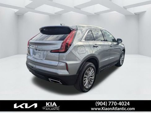 Used 2025 Cadillac XT4 Premium Luxury image 3