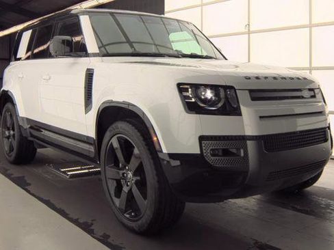 Certified 2025 Land Rover Defender 110 V8 AWD/4WD image 4