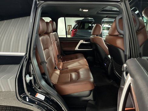 Used 2021 Toyota Land Cruiser image 14