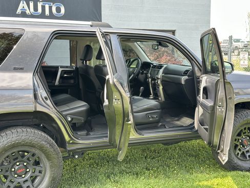 Used 2020 Toyota 4Runner SR5 Premium w/ Moonroof Package image 28