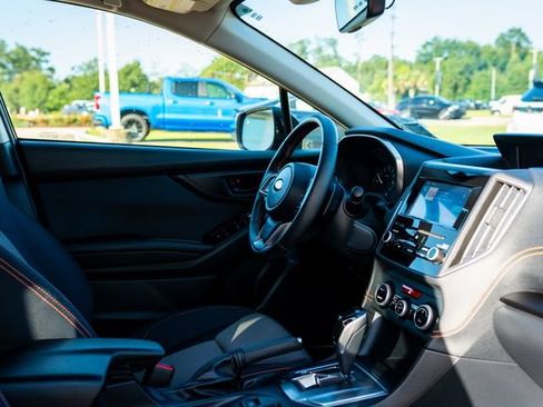 Certified 2022 Subaru Crosstrek 2.0i Premium w/ Moonroof Package AWD/4WD image 23