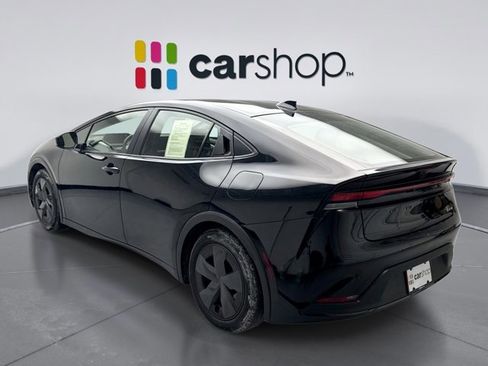 Used 2024 Toyota Prius LE image 3