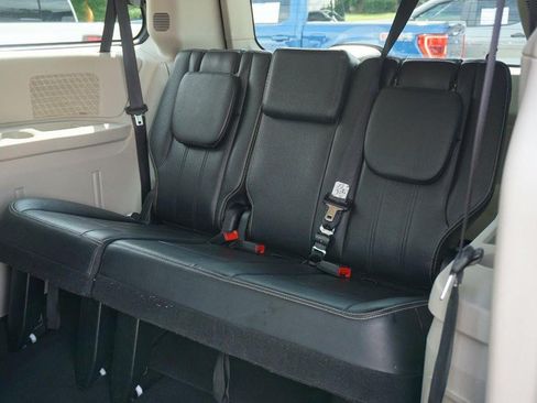 Used 2014 Chrysler Town & Country Touring FWD image 26