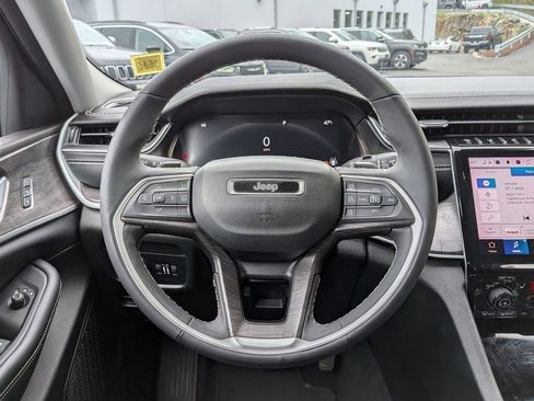 Certified 2023 Jeep Grand Cherokee L Limited AWD/4WD image 15