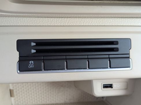 Used 2016 Volkswagen Tiguan S image 23