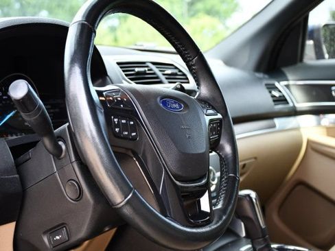 Used 2017 Ford Explorer Limited w/ Equipment Group 301A AWD/4WD image 14