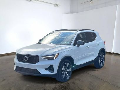 Used 2026 Volvo XC40 B5 Plus w/ Protection Package Premier