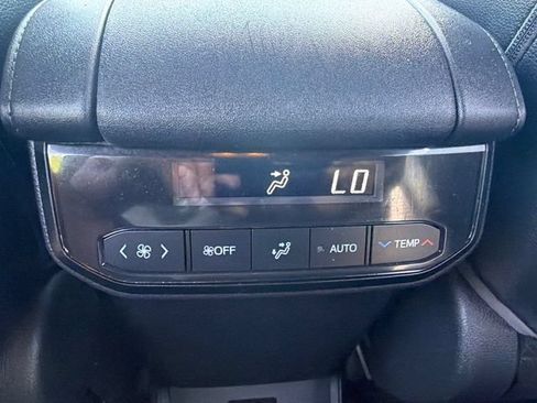 Used 2021 Toyota Highlander XSE AWD/4WD image 18