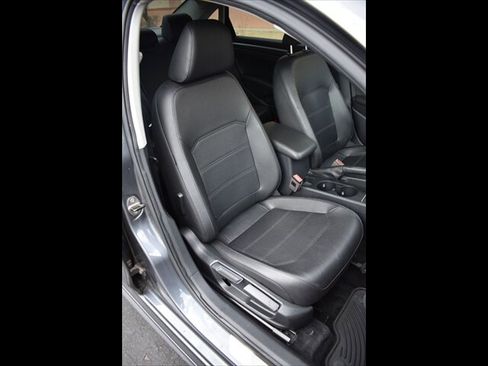 Used 2018 Volkswagen Passat 2.0T R-Line image 33