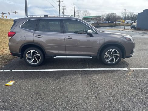 Used 2022 Subaru Forester Touring w/ Popular Package #2 image 4