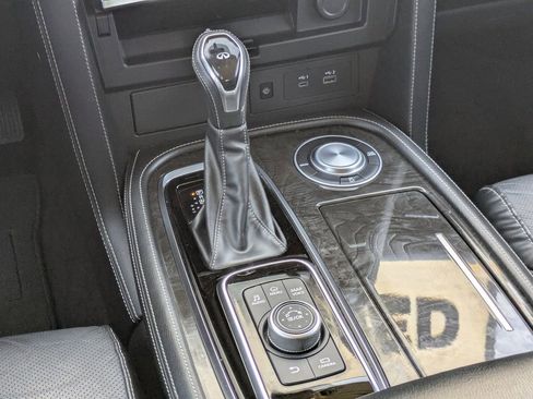 Used 2024 INFINITI QX80 Luxe image 13