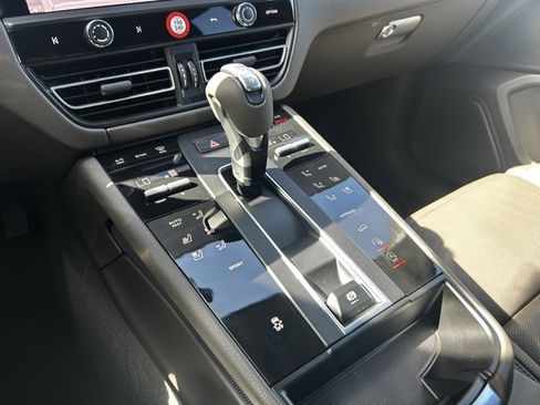 Certified 2025 Porsche Macan image 35