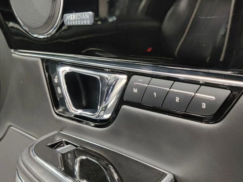 Used 2016 Jaguar XJ image 38