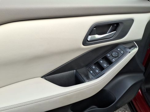 Certified 2025 Nissan Rogue SV image 13