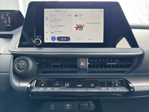 Used 2025 Toyota Prius XLE image 15