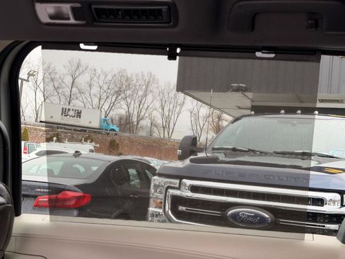 Used 2022 Toyota Sienna Platinum image 25