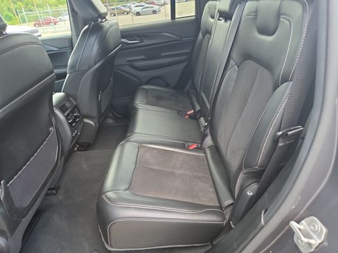 Used 2024 Jeep Grand Cherokee Altitude AWD/4WD image 7
