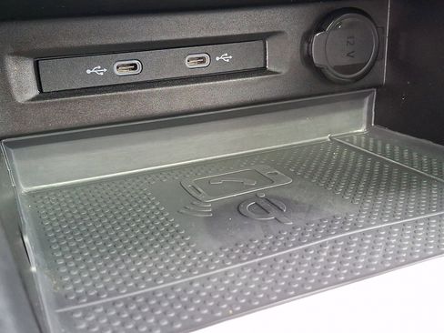 Used 2022 Volkswagen Tiguan SE image 24