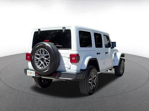 Used 2025 Jeep Wrangler Unlimited Sahara AWD/4WD image 14