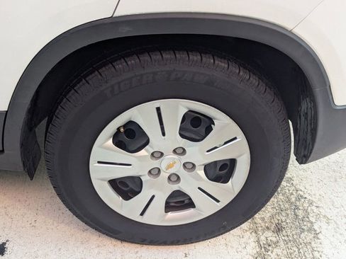 Used 2017 Chevrolet Trax LS FWD image 4