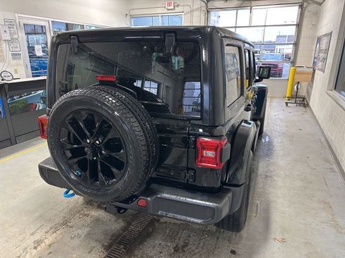 Used 2022 Jeep Wrangler Unlimited Sahara 4xe image 39