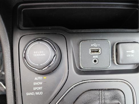 Used 2020 Jeep Cherokee Latitude Plus w/ Cold Weather Group image 35