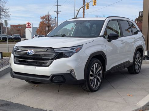 Used 2025 Subaru Forester Touring image 10