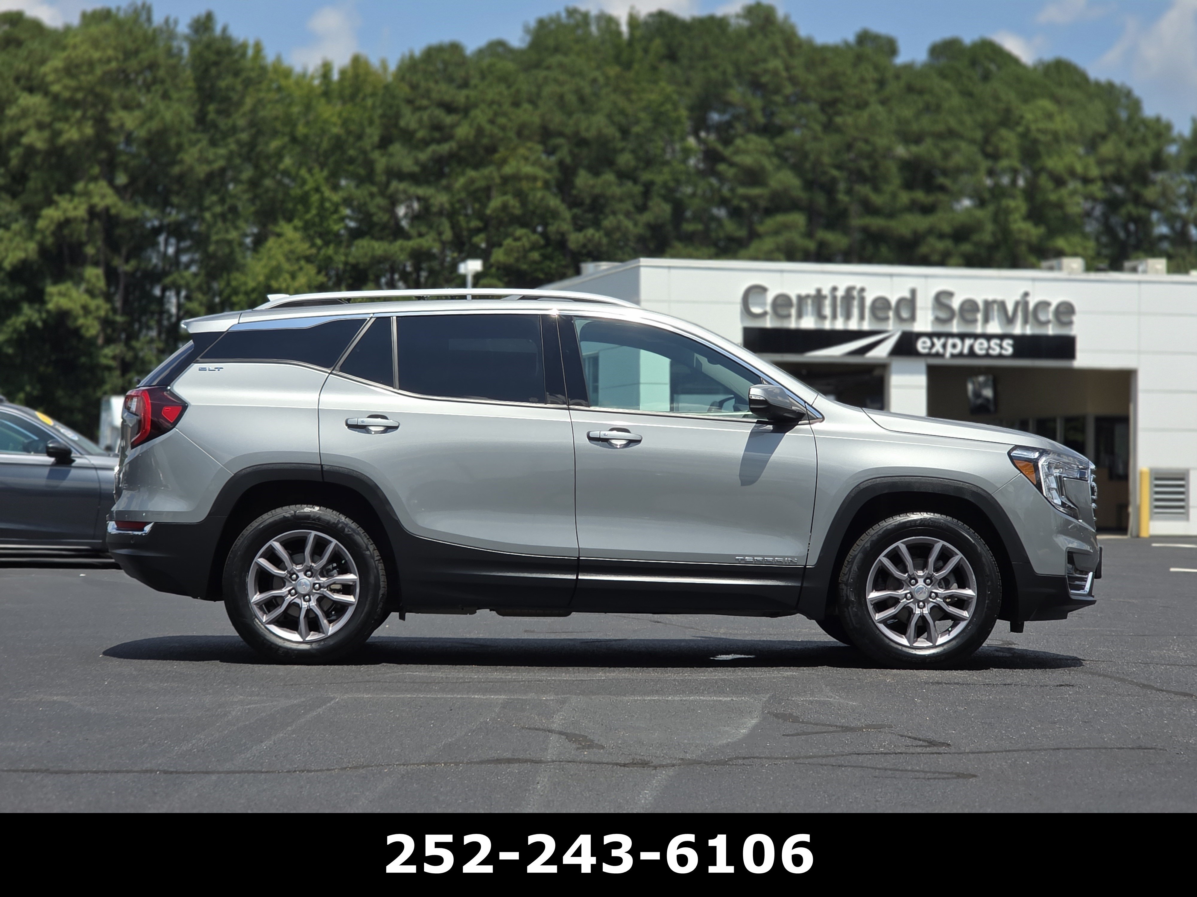 Used 2023 GMC Terrain SLT w/ Tech Package AWD/4WD image 8