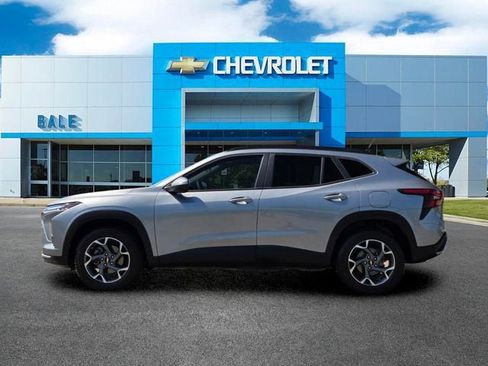 Used 2024 Chevrolet Trax LT FWD image 6