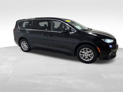Used 2024 Chrysler Pacifica Touring-L FWD image 26