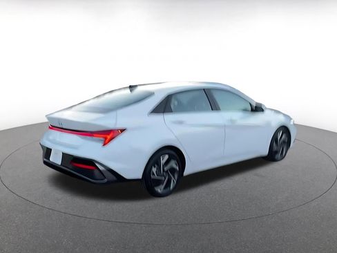 Used 2025 Hyundai Elantra SEL image 15