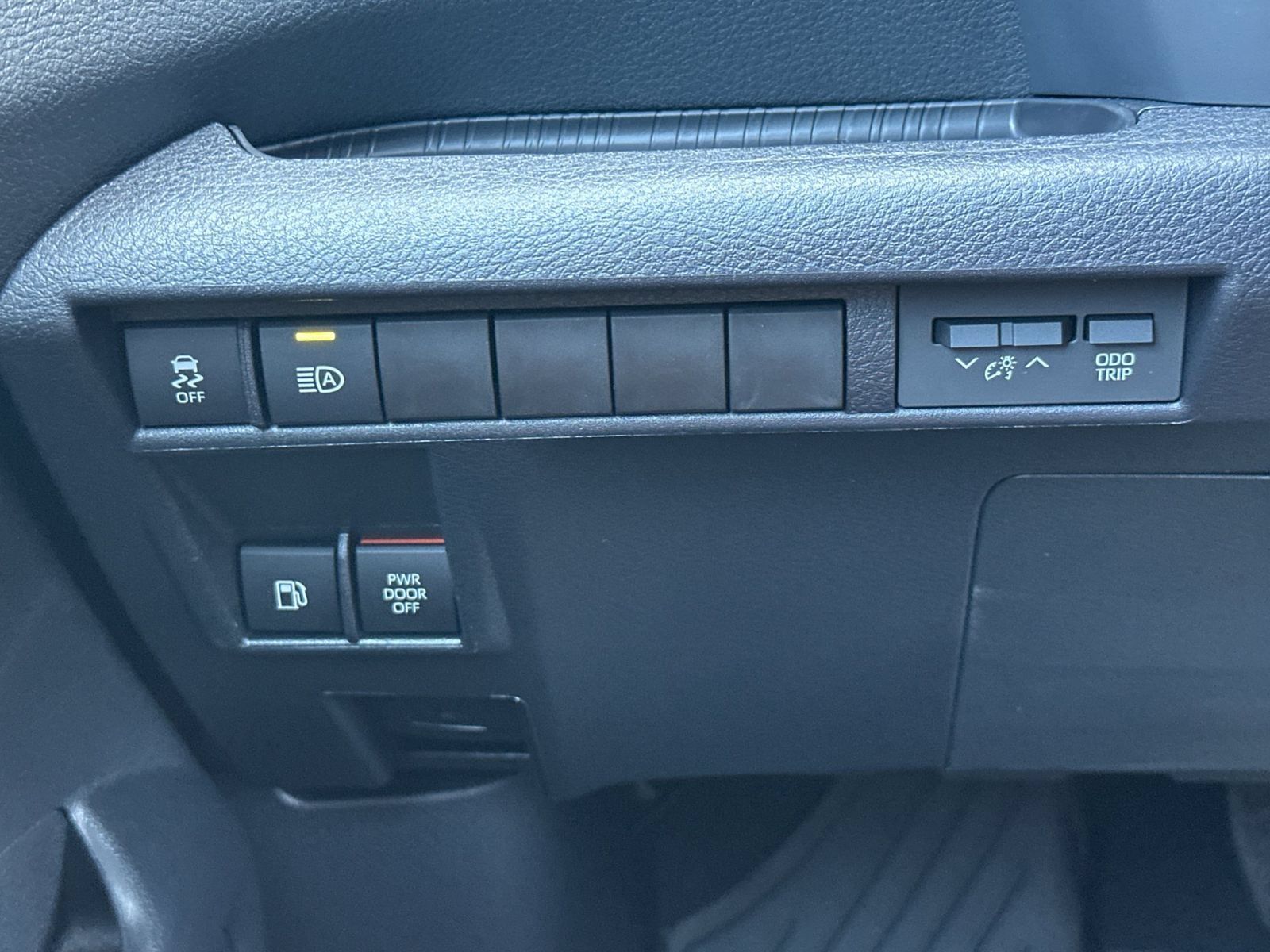 Used 2026 Toyota Sienna Limited FWD image 30