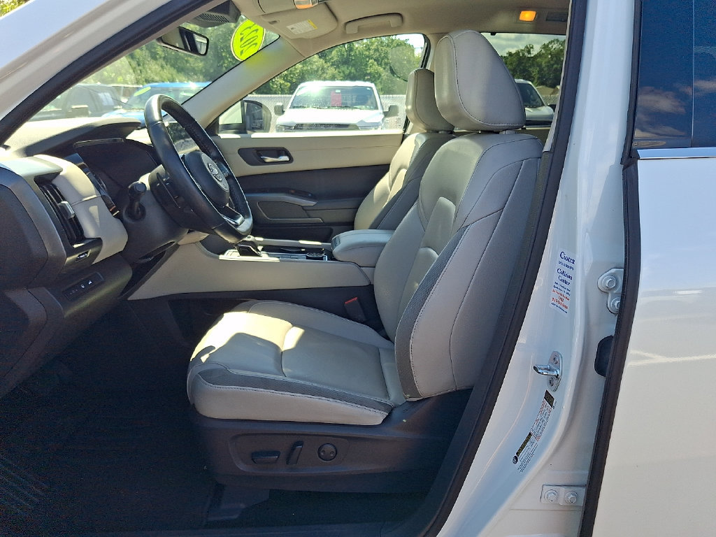 Used 2023 Nissan Pathfinder SL AWD/4WD image 16
