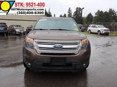 Used 2015 Ford Explorer XLT w/ Equipment Group 202A AWD/4WD image 12