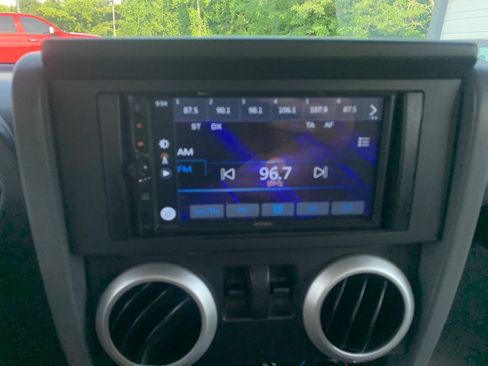 Used 2010 Jeep Wrangler Sahara w/ Dual Top Group AWD/4WD image 20