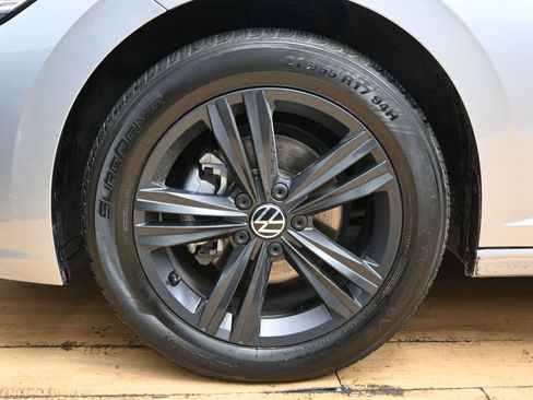 Used 2023 Volkswagen Jetta SE w/ Panoramic Sunroof Package image 12