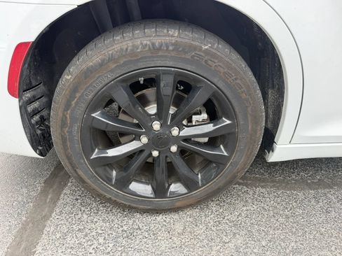 Used 2022 Chrysler 300 Touring AWD/4WD image 17