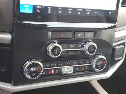 Used 2022 Ford Expedition XLT image 19