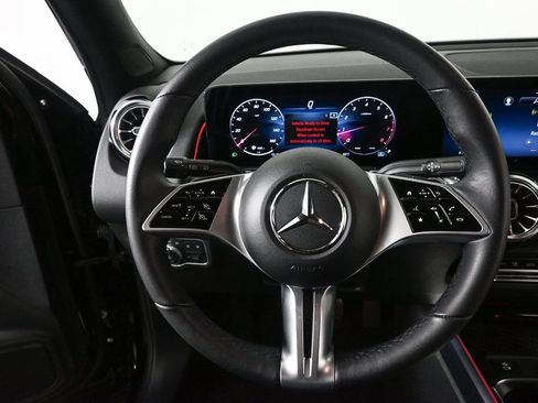 Used 2025 Mercedes-Benz GLB 250 image 2