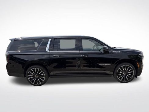 Used 2025 Chevrolet Suburban High Country AWD/4WD image 7