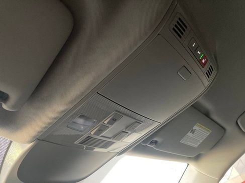 Used 2024 Volkswagen Taos SE image 28