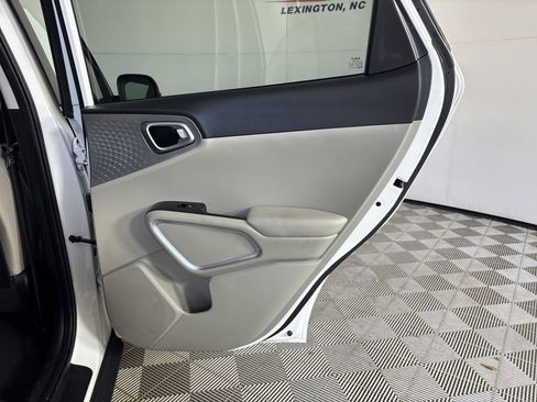 Used 2025 Kia Soul LX FWD image 23