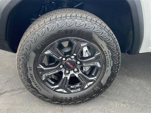 Used 2025 GMC Canyon Elevation w/ Convenience Package image 9