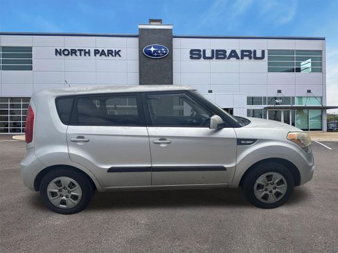 Used 2013 Kia Soul FWD image 2
